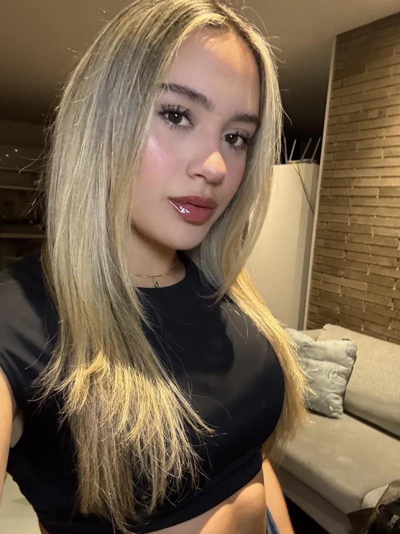 Thumbnail How's My Cozy Selfie: Dive into Croptopgirls World with SabrinaZest41