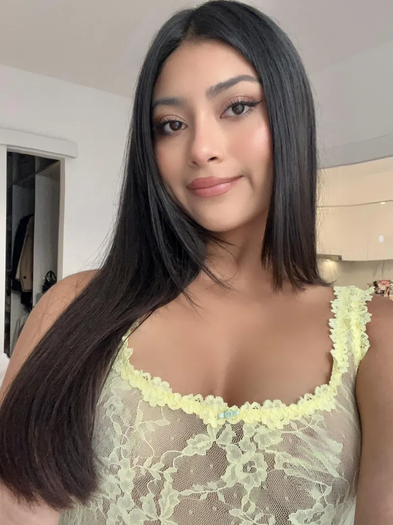 Thumbnail Sweet_princess1 Invites for a Night of Passion in latinas