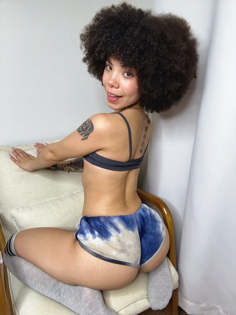 Thumbnail shweetie__ Makes Sitting Sexy in the Babes Universe