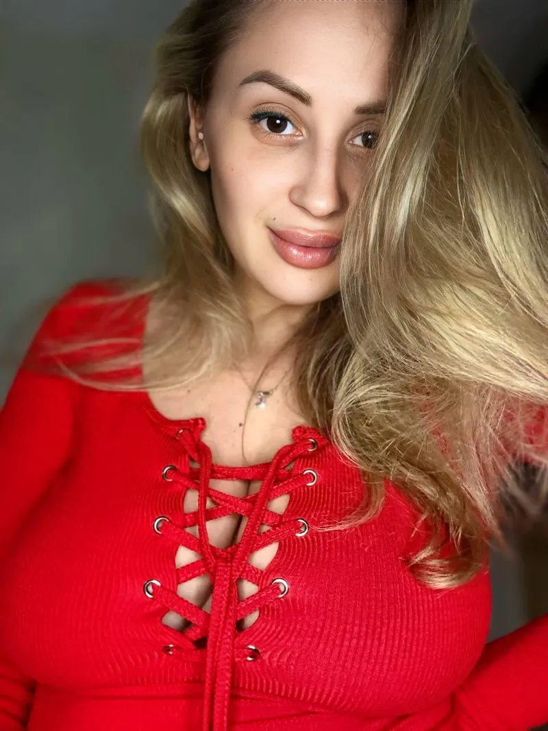 Thumbnail NastyaFlirty Frames Cleavage as a Masterpiece in Red