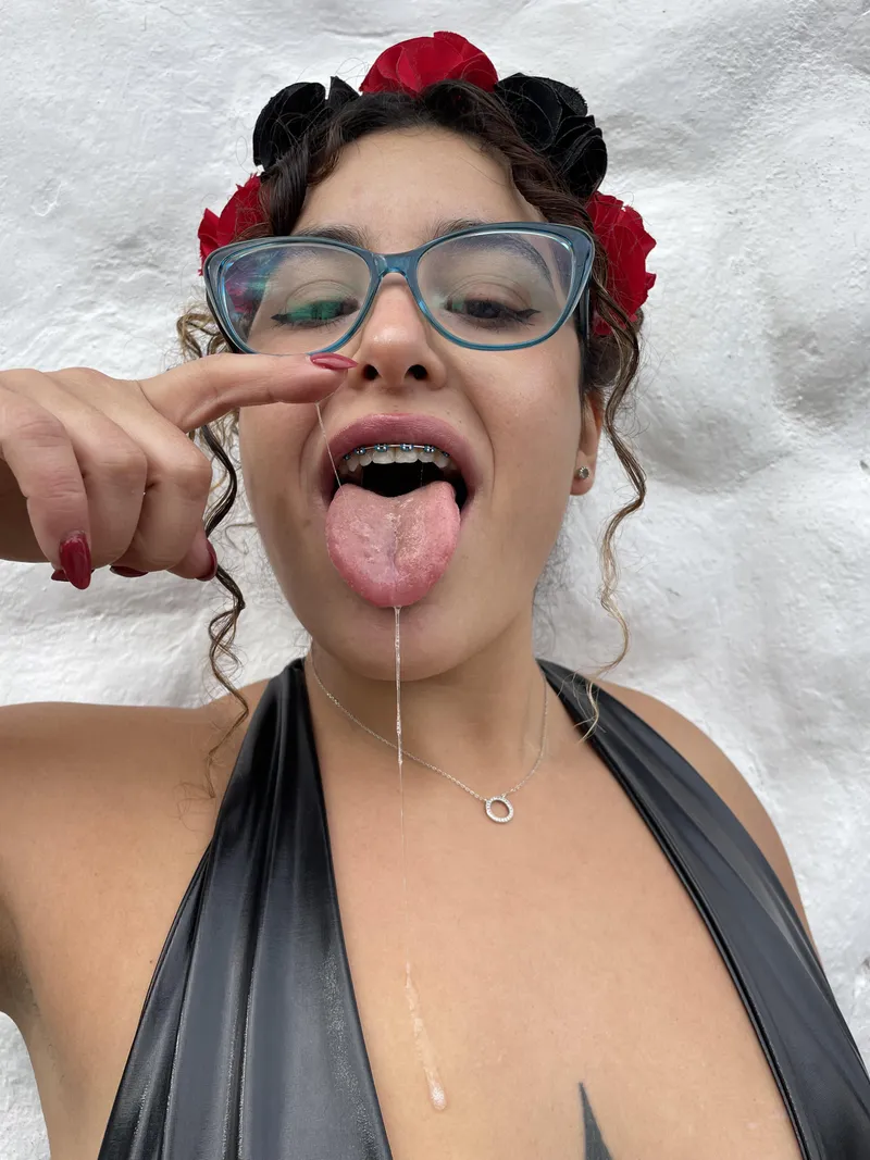 Thumbnail Embracing Kinks: Cleaning Up with Curlyydoll's Spit Fetish