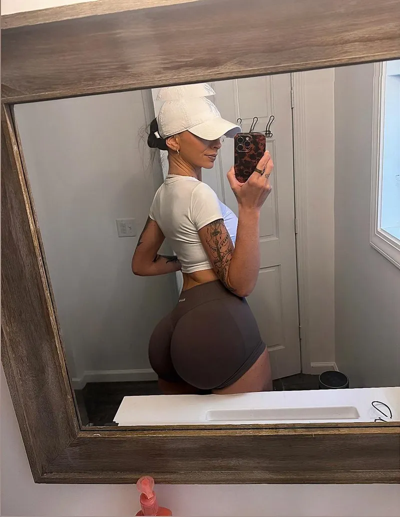 Thumbnail Discover The Perfect Fit by HotWetHailey in the YogaPants Category