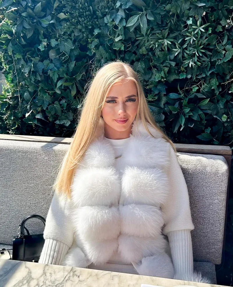 Thumbnail itsSaffronxx Shines: Embracing Classy Girl Vibes
