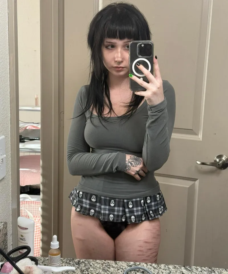 Thumbnail DefeatTheL0w's Best Combo: Emo & Short Skirts