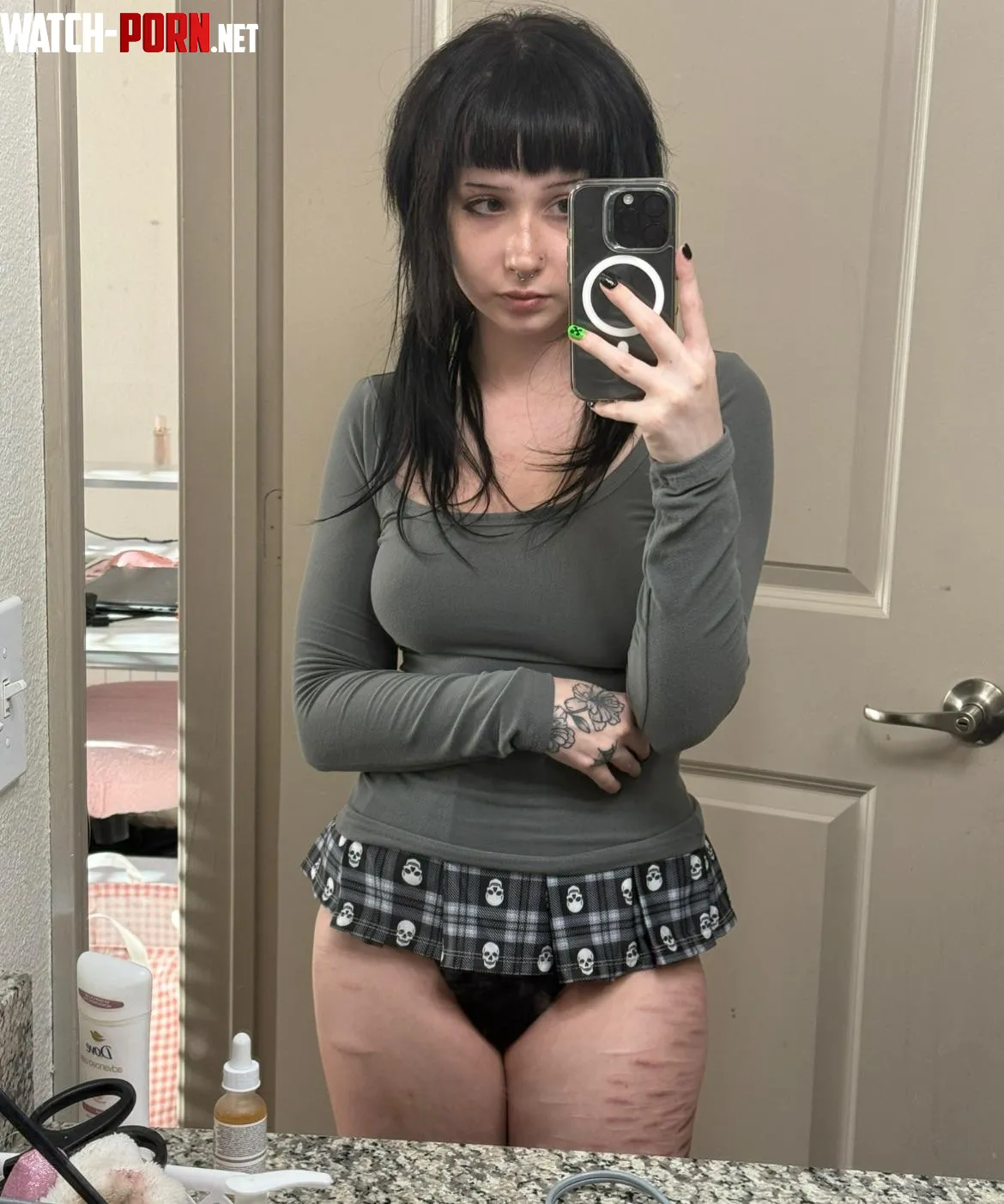 Emo + short skirt = best combo by DefeatTheL0w