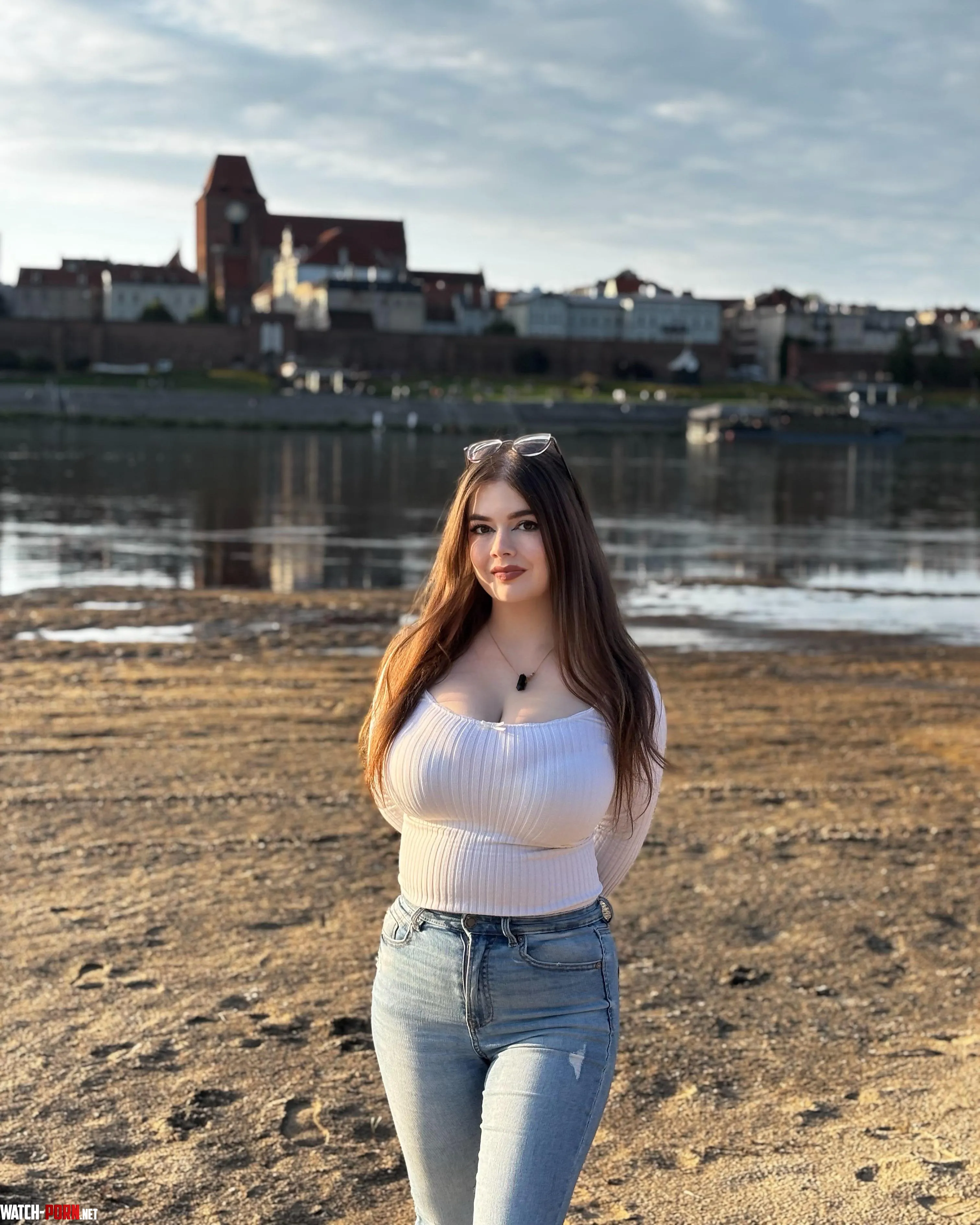 Huge by Lovely_amyoo