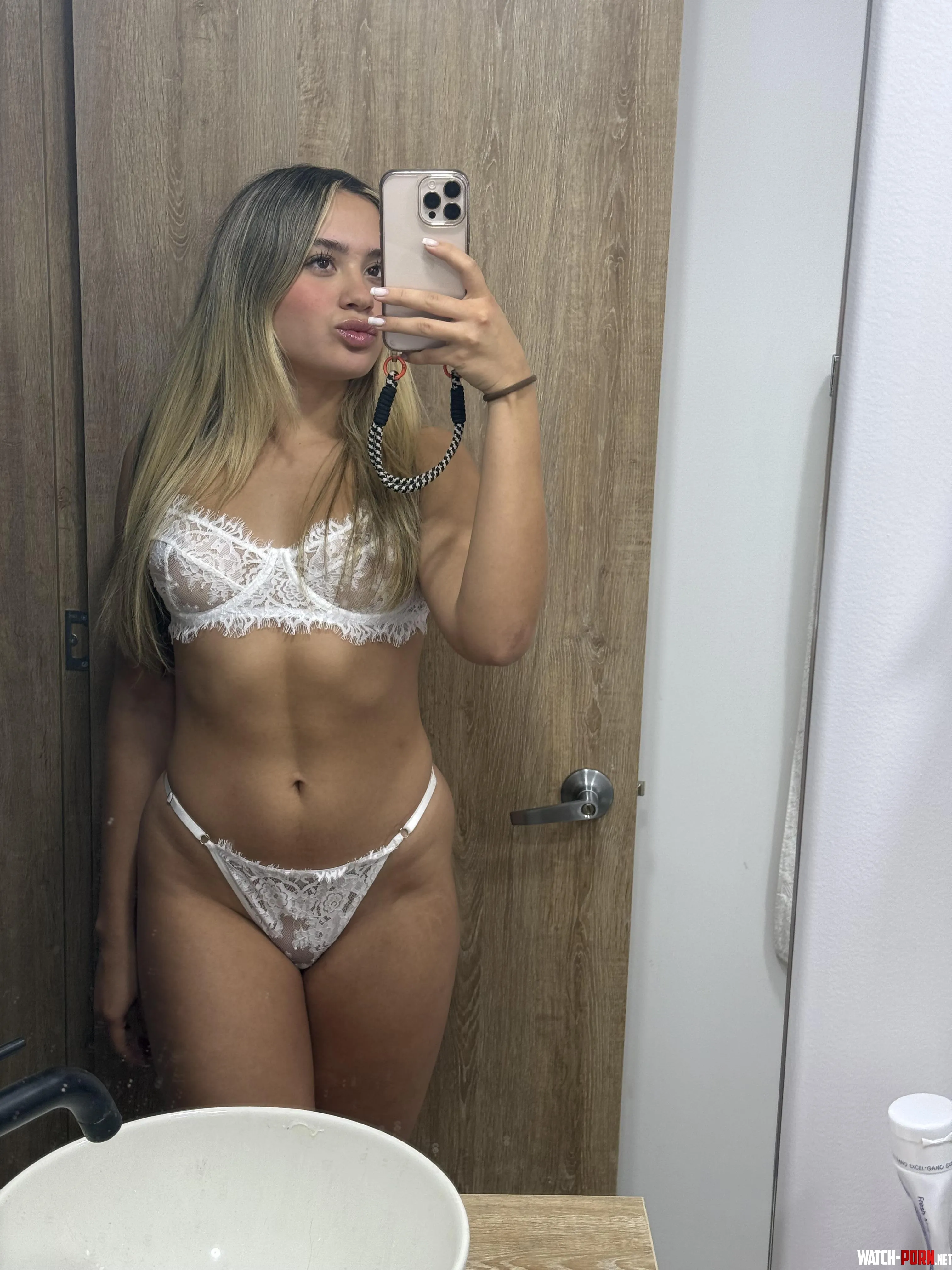 hottie blonde on ur feed rn by SabrinaZest41
