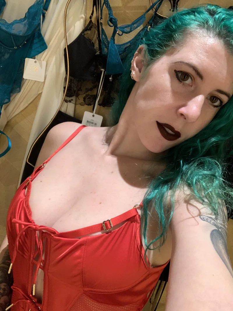 Thumbnail Sultry Seduction: sirenskiss3's Devilish Red Temptation