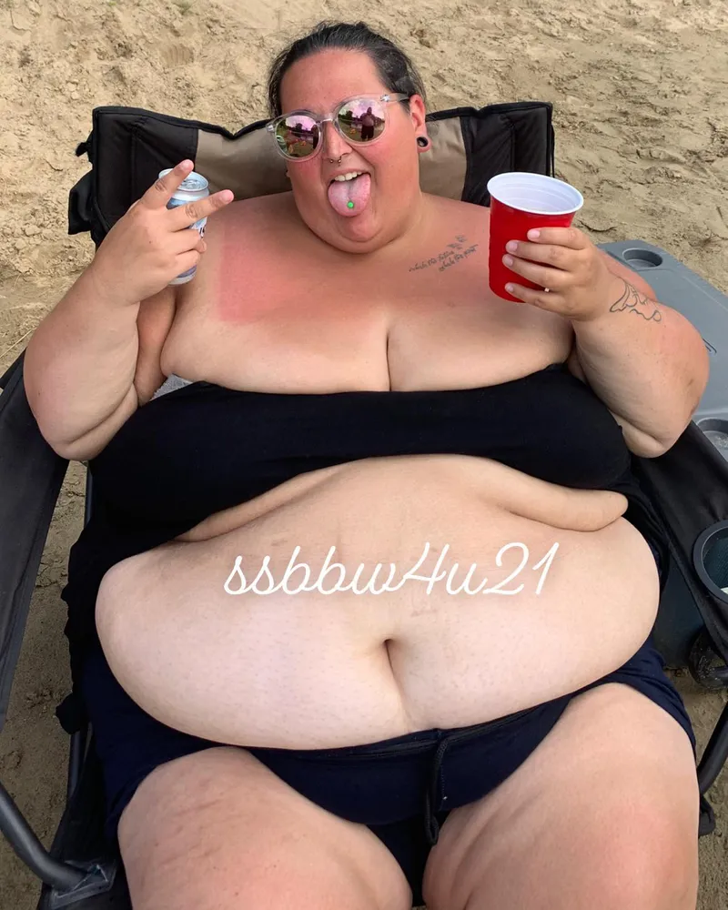 Thumbnail Summer Bod Showoff: ssbbw4u21's Allure