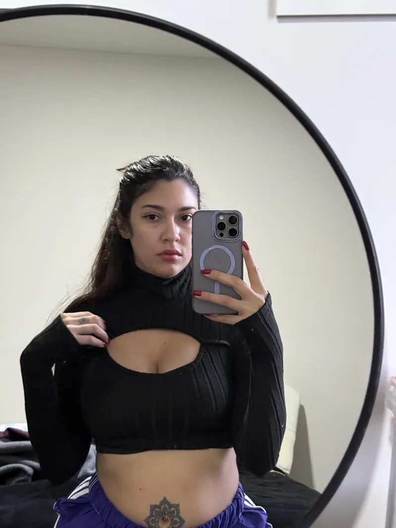 Thumbnail Mariajesusok Shares a Braless Moment