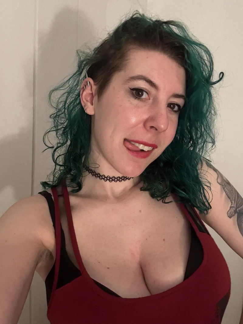 Thumbnail Weekend Cleavage Beauties: sirenskiss3 Reveals All