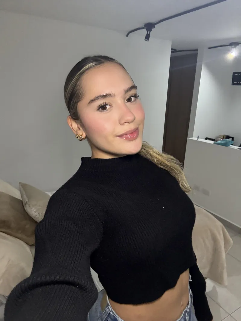 Thumbnail SabrinaZest41's Radiance: Beauty Meets Croptop Flair in CroptopGirls