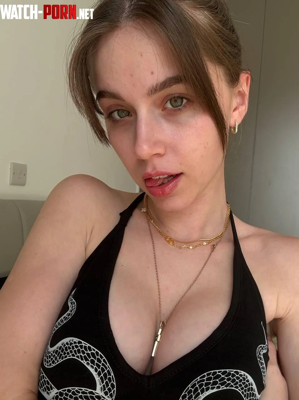 A selfie before I hit the gym by CelestialGoldJubilee