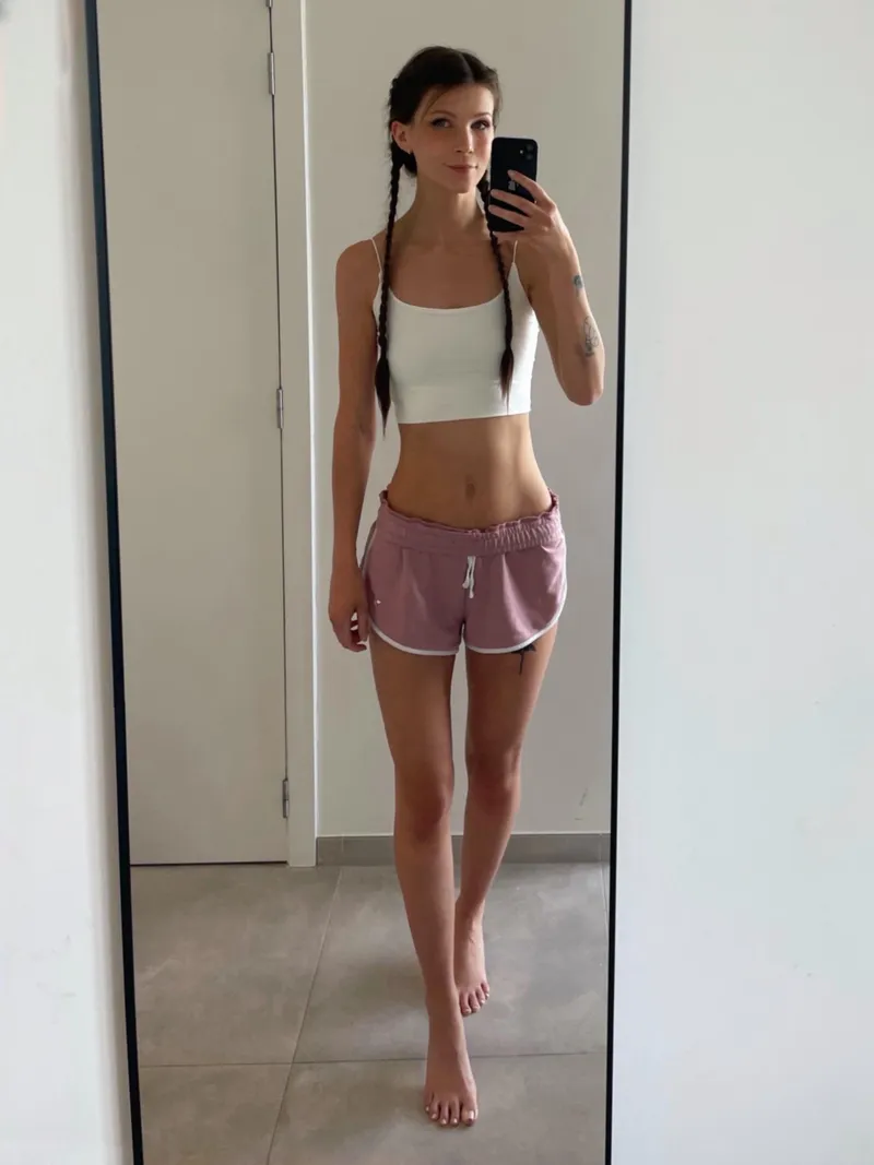 Thumbnail Legs Outfit Vibes: IvyNash's Comfort Weekend Look