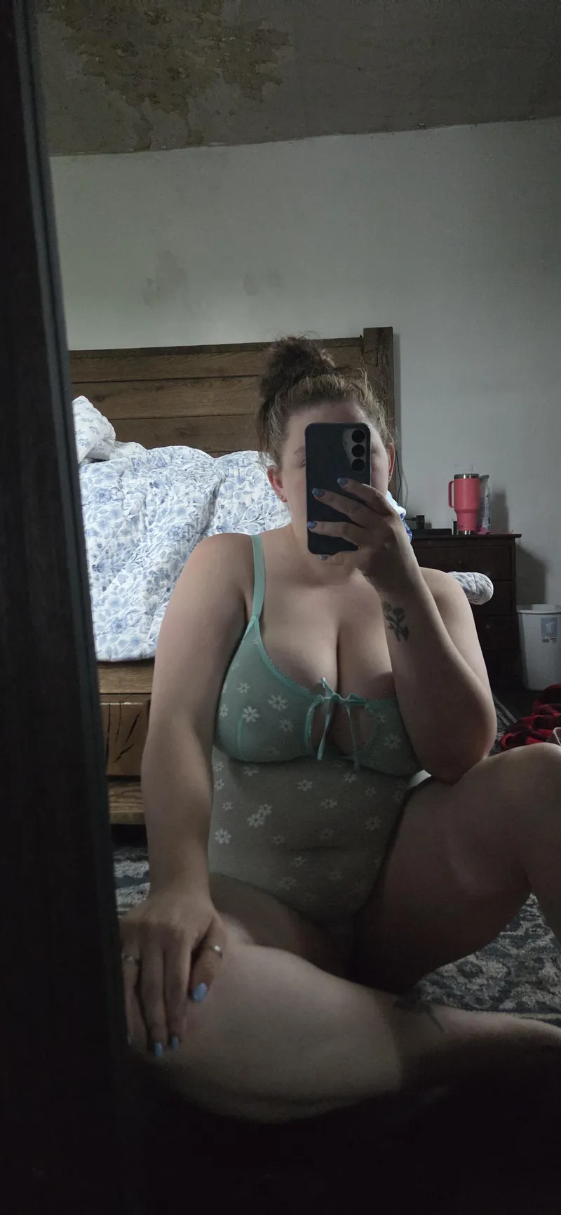 Thumbnail lululexi19 Welcomes You to TGIF Fun on OnlyFansChicks