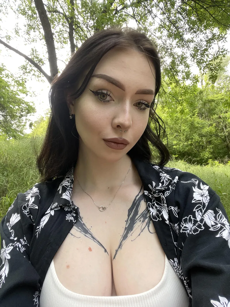 Thumbnail Cleavage Magnetism: YugaKaly's Allure Revealed