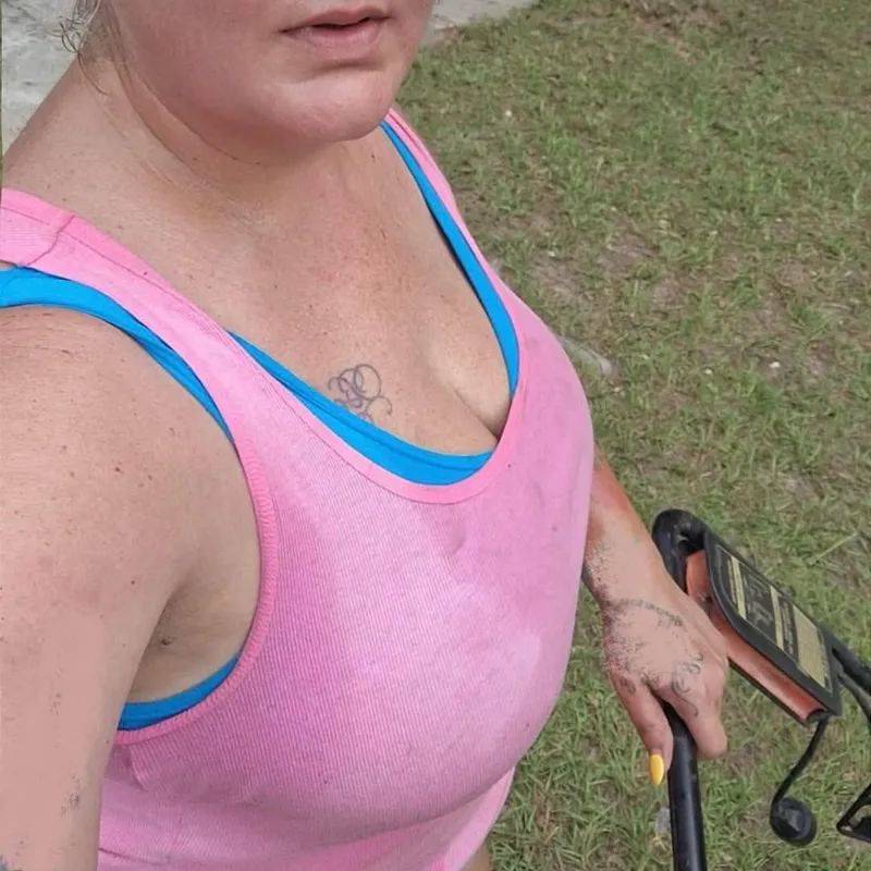 Thumbnail Yardwork Sweat - Naudia_Carolina's Active Lifestyle