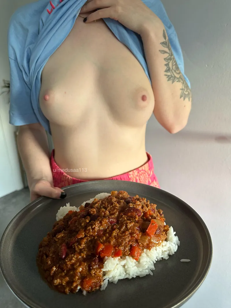Thumbnail Indulge in a Delicious Dinner with medusaa113 for Dessert
