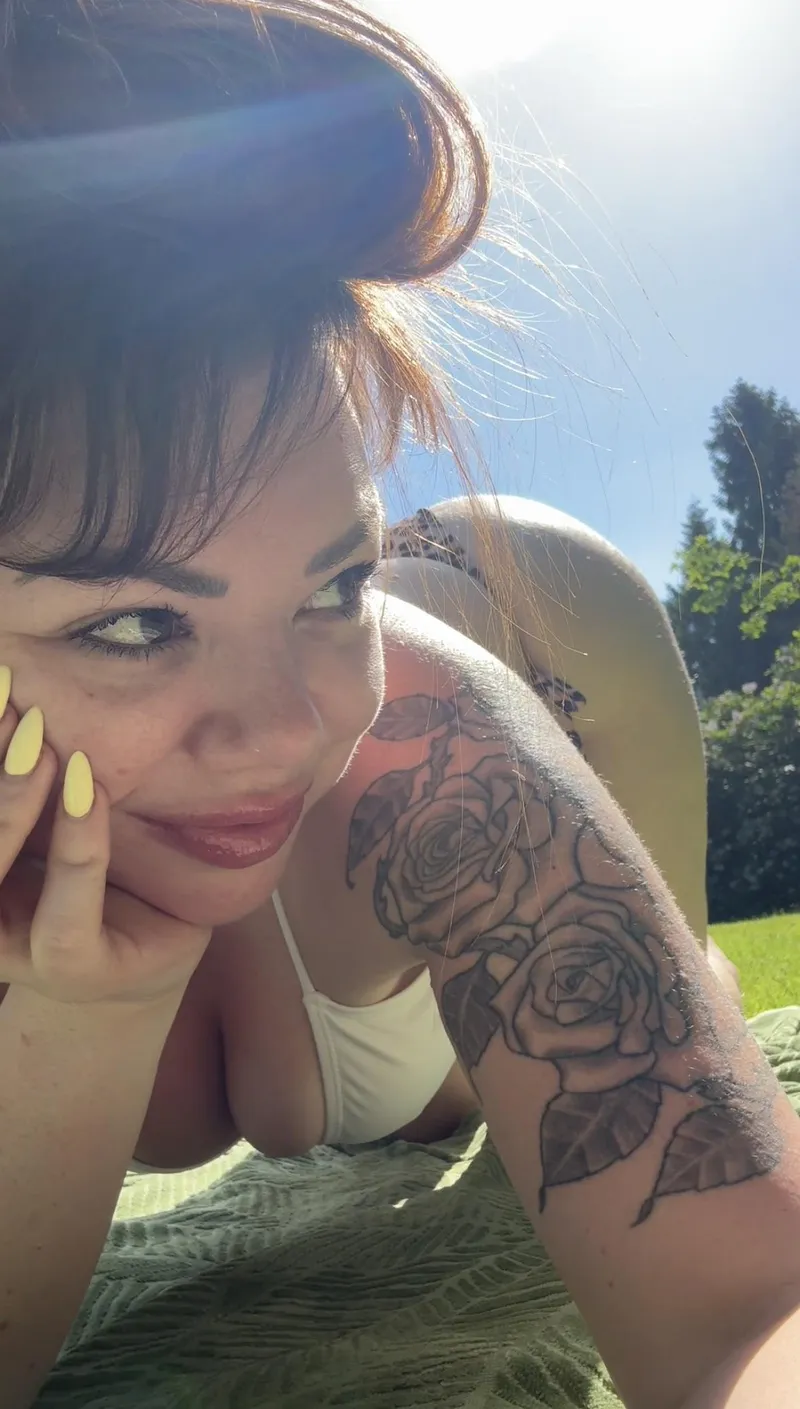 Thumbnail Nostalgic Reflections: Longing for White Nails | AnteaterEvening1390
