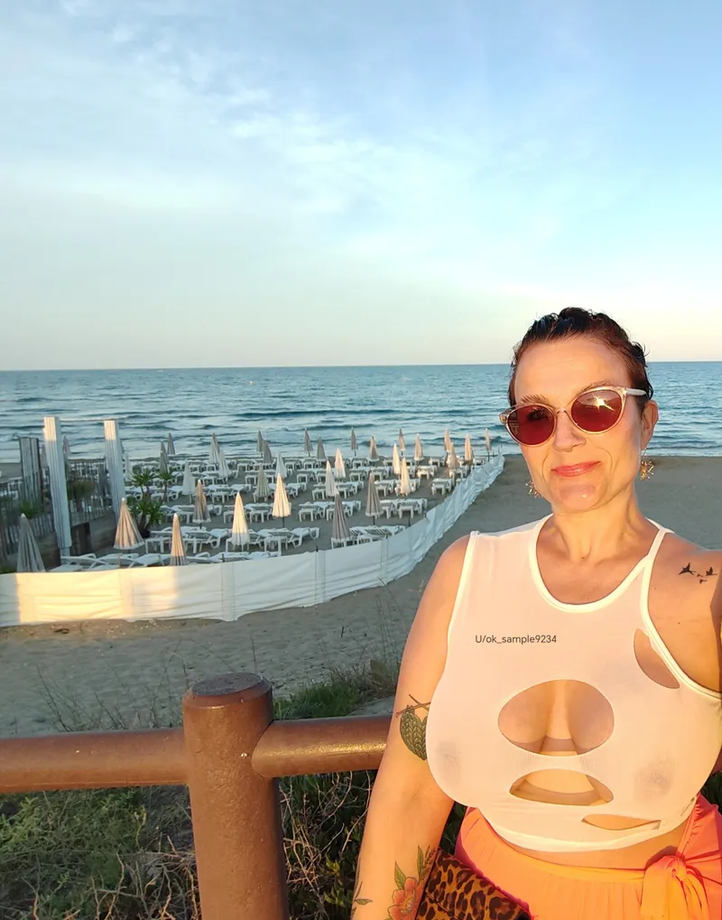 Thumbnail All Set for Dinner Fun in Flashing Girls Category