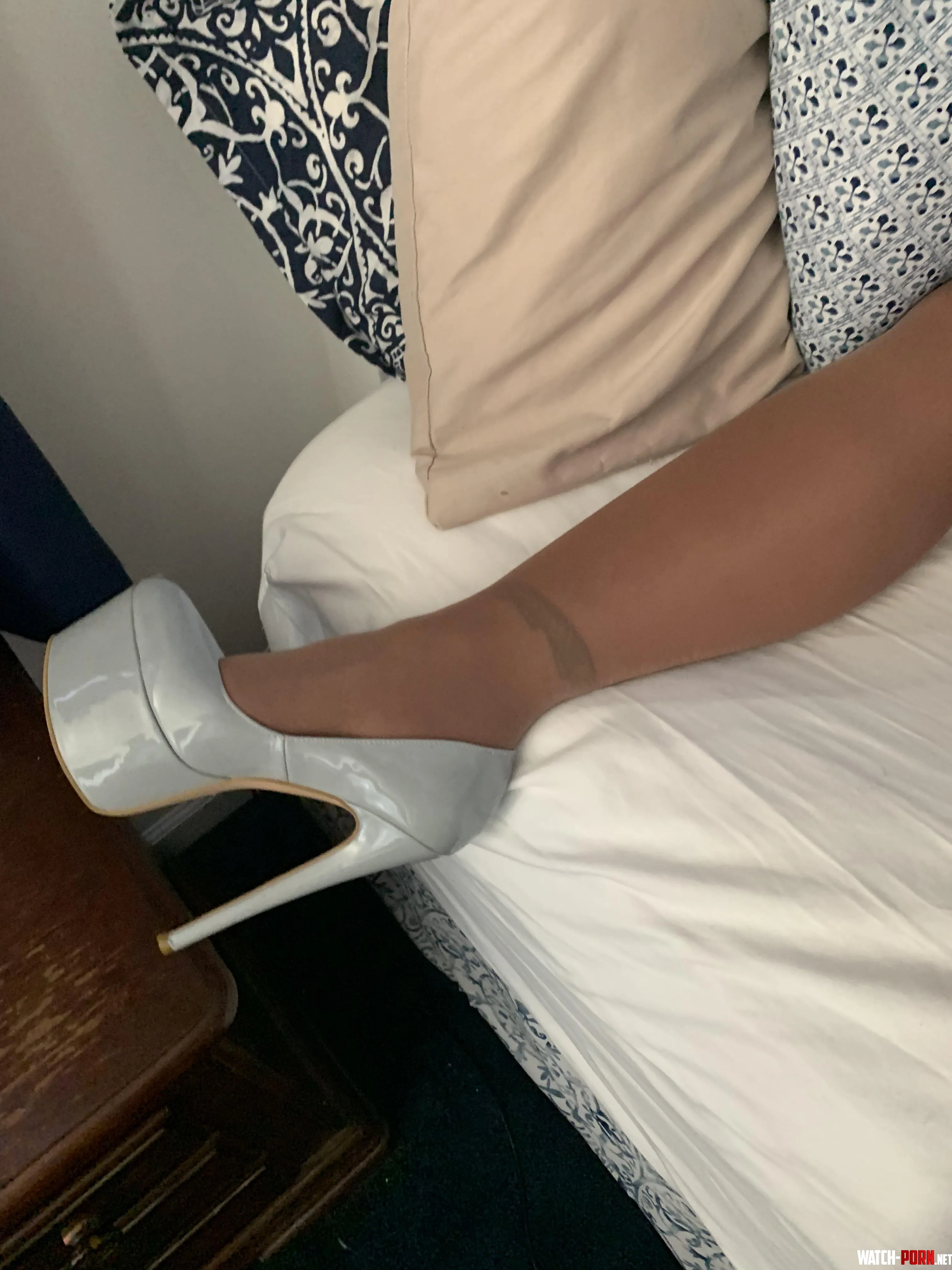 Enjoying my HW Pantyhose by HeelsNHose3