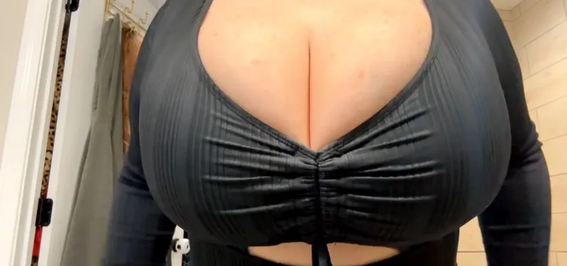 Thumbnail abbyyy_677 Seeks Confidence Boost | RateMyBoobs Request