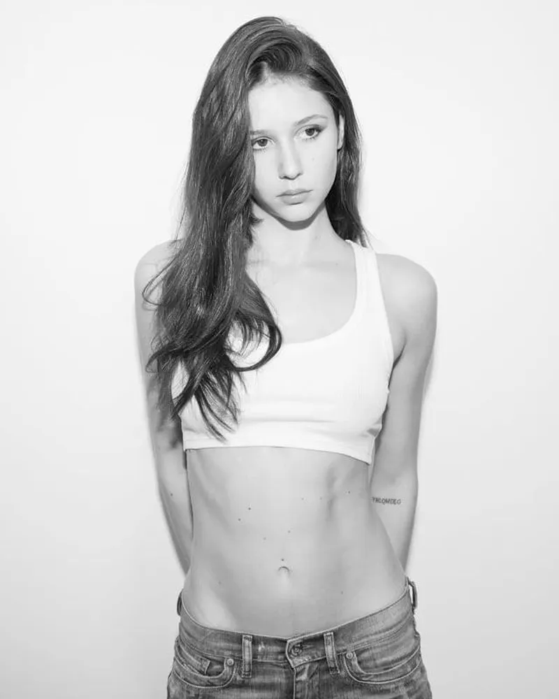 Thumbnail Samantha Frison: Behind the Scenes of a Model's Success
