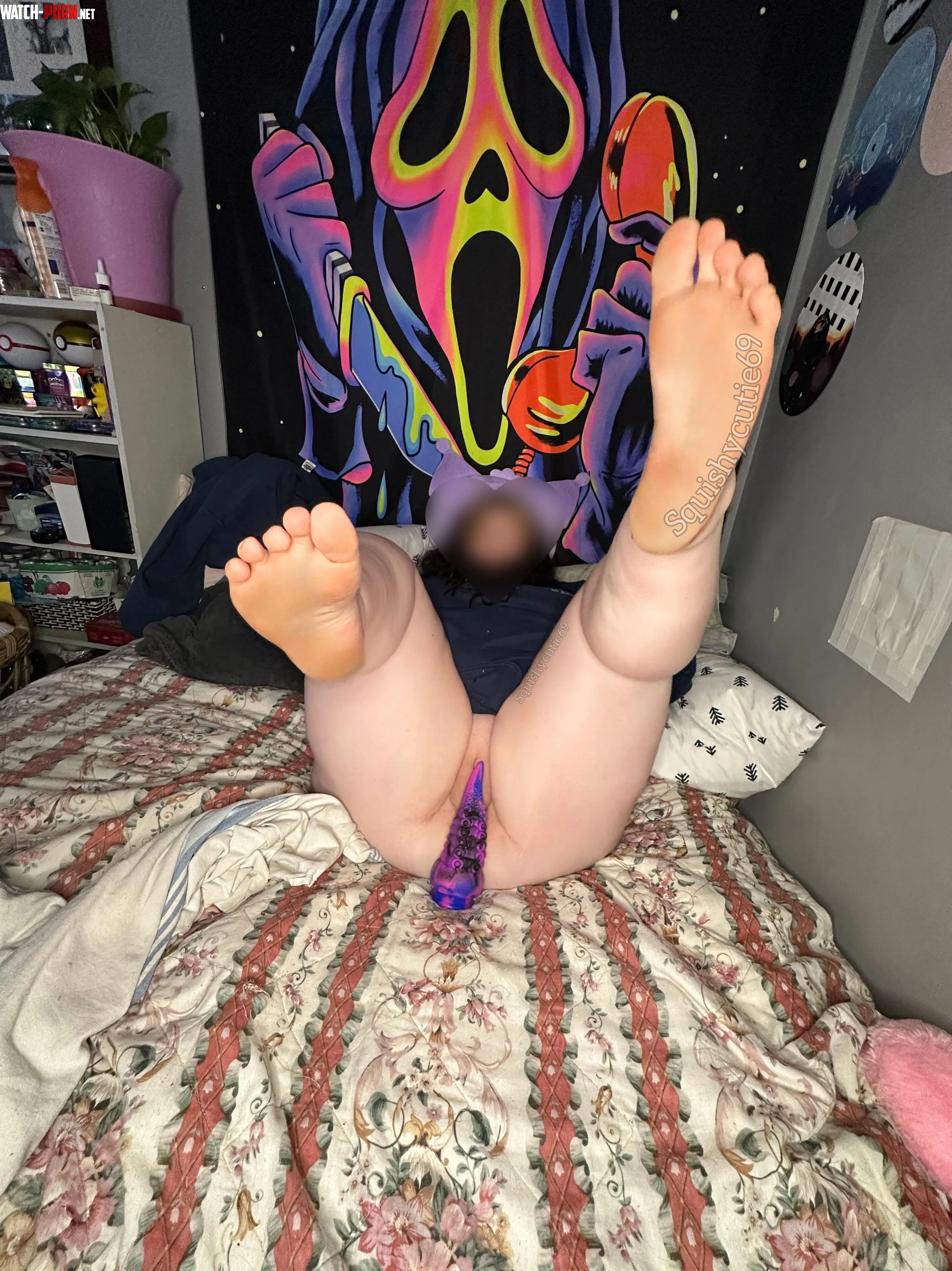 Legs over ur shoulders as u devour me by Squishycutie69
