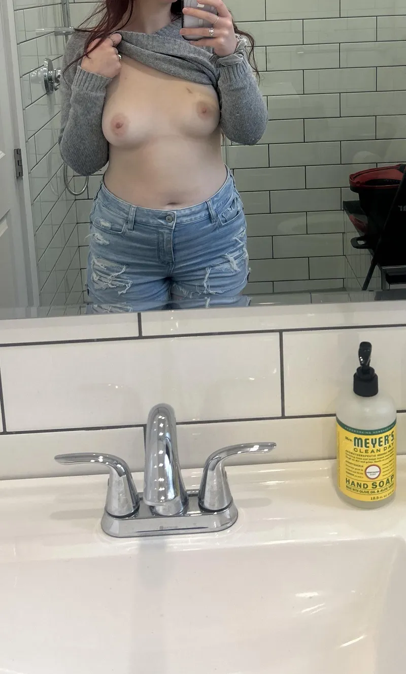 Thumbnail Beneficial-Box9700 Returns: 'No Bra Weather Pt 2' - dykesgonewild Update