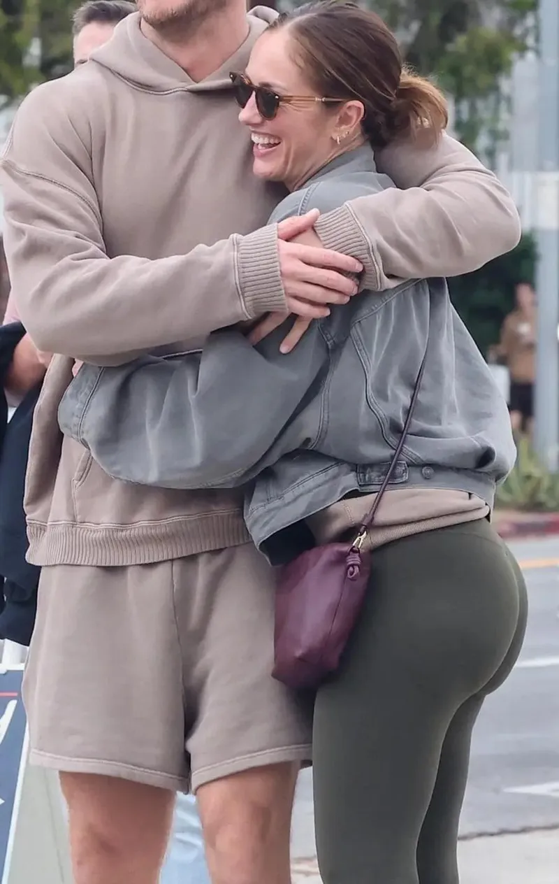 Thumbnail Exploring Minka Kelly's Allure in CelebrityButts
