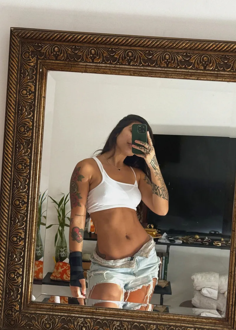 Thumbnail ivyclark__ Flaunts Their Sexy Body in a Stunning Outfit