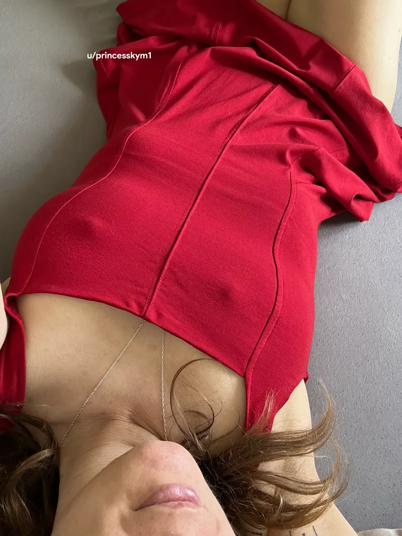 Thumbnail Can You Go Braless on a Date? princesskym1 Raises the Question