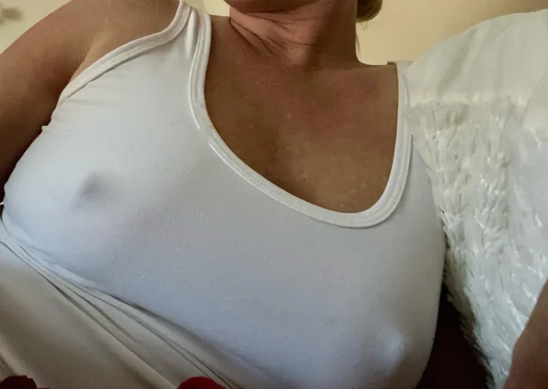 Thumbnail Braless Moments with taybthatsme in the Pokies Category