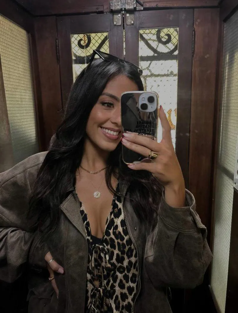 Thumbnail PrettyPetiteGirle's Question: Would You Date a Girl Like Me? Classygirls