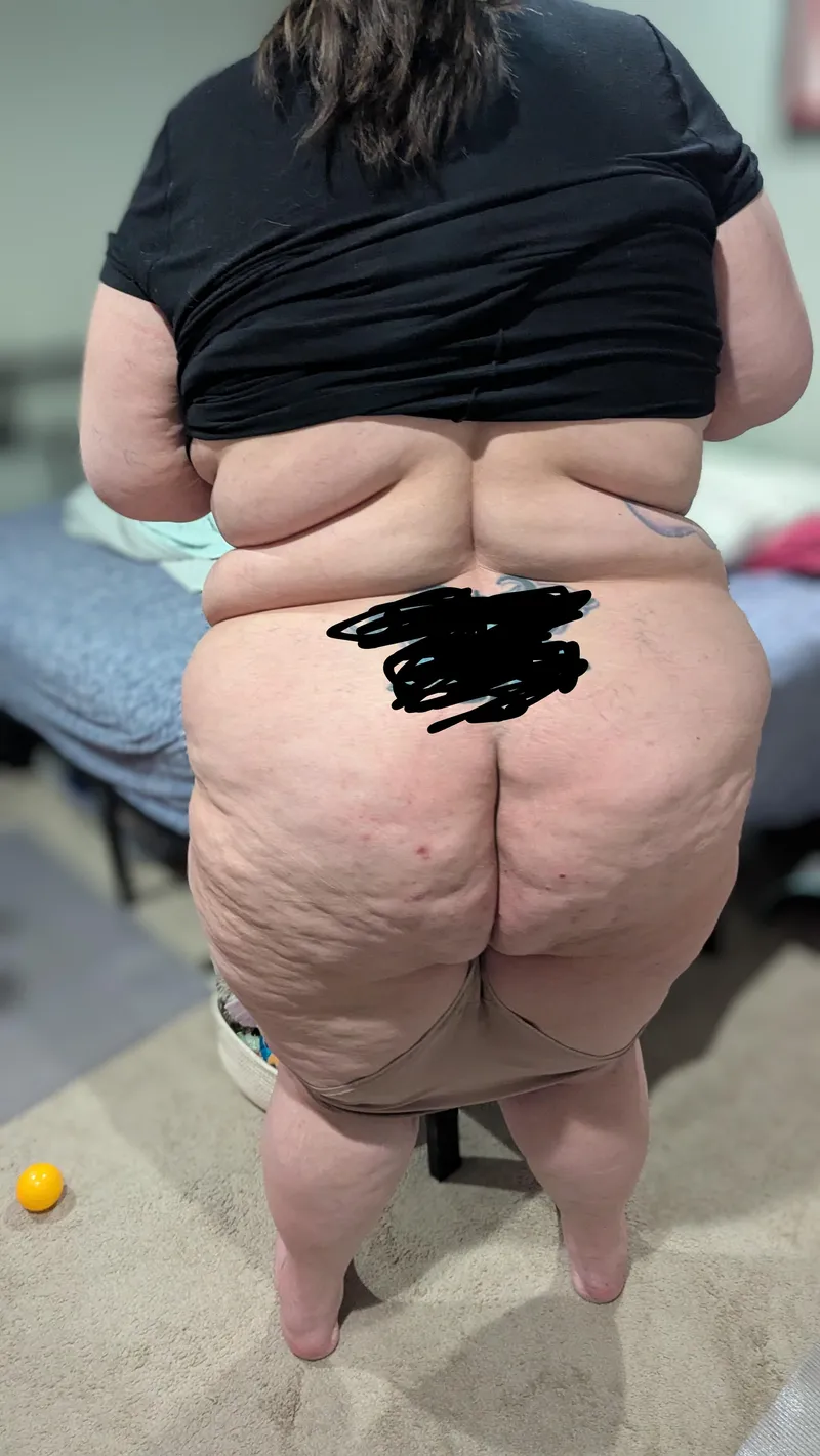 Thumbnail Altruistic_Albacore Flaunts Her Backside in ssbbw Fashion