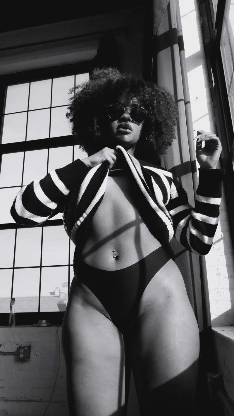Thumbnail Discover Poppy's Allure in HotBlackChicks Adventure
