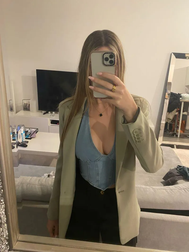 Thumbnail ImpressiveTension140: Coworkers' Glances at a Fascinating Sight | 2busty2hide
