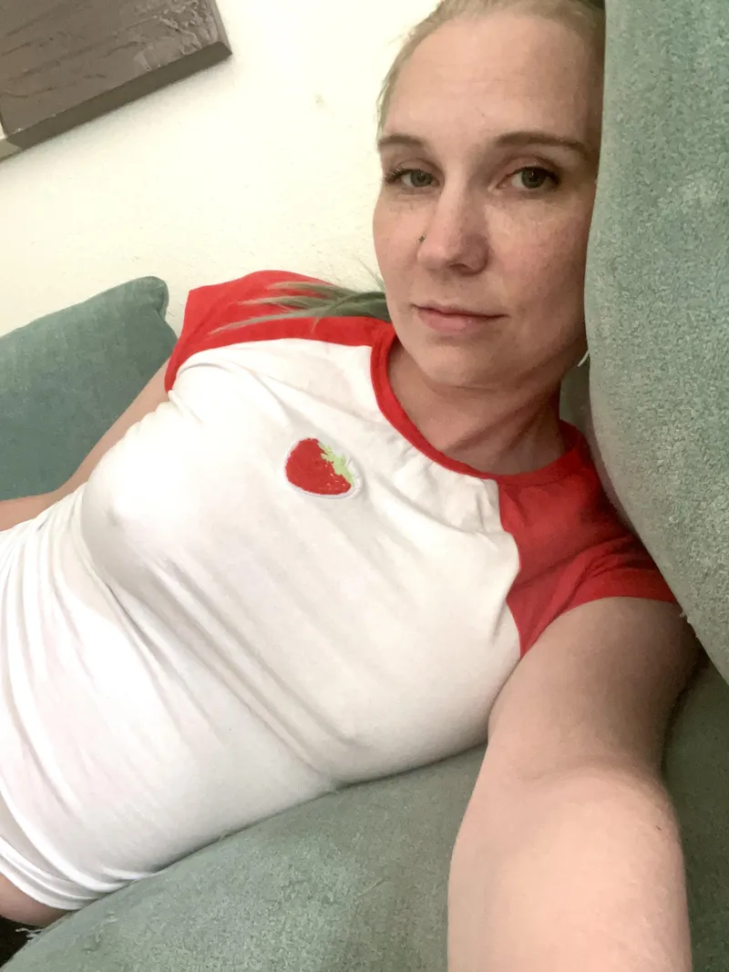 Thumbnail Captivating White Shirt Pokies: A Nap-Interrupting Display | XgirlyX92