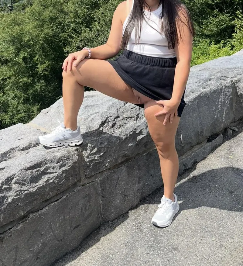 Thumbnail Monday Mood Boost: Dive into jayswife04's Upskirt Delight