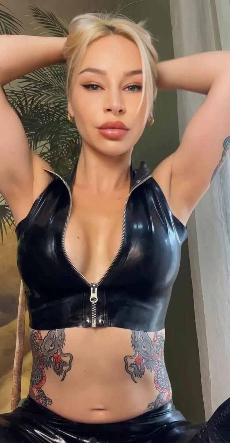 Thumbnail QueenCatherine1 Mesmerizes in Shiny Latex Dress