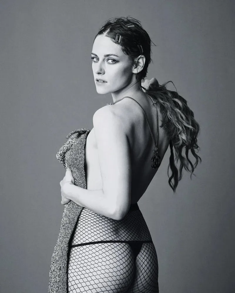 Thumbnail Kristen Stewart's CelebrityButts Outlook from CarterDire5
