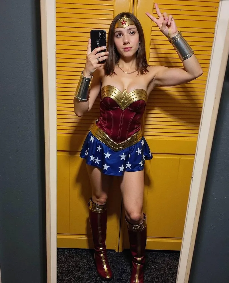 Thumbnail Vika's Wonderwoman Cosplay | EntranceLumpy8675 | cosplaygirls