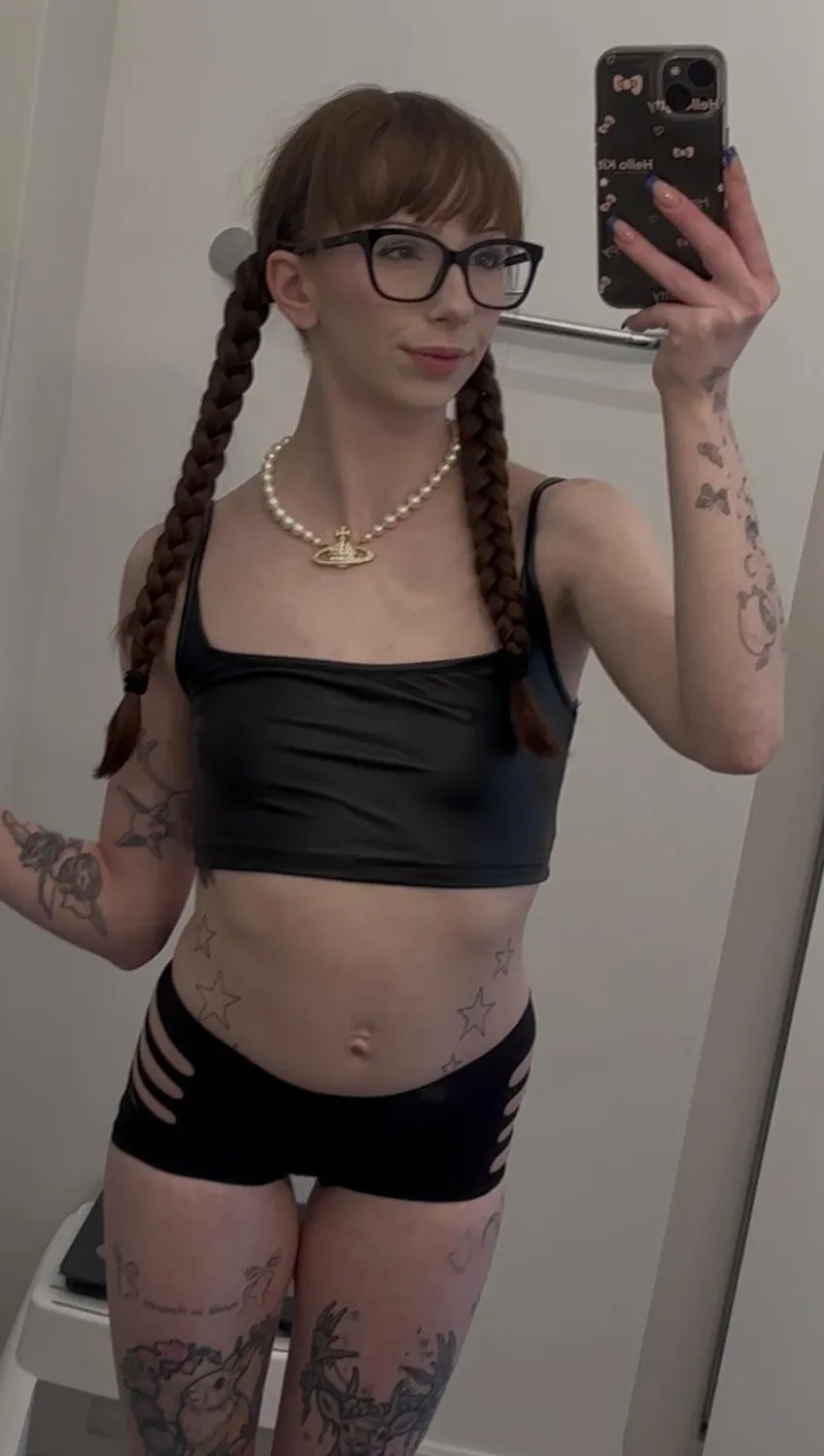 Thumbnail y0urbabyd0ll in All Black 🖤 Croptop | croptopgirls