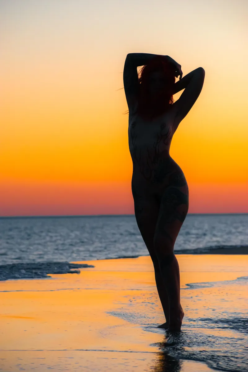 Thumbnail Scarlett_Browne Enjoys Beach Vibes in LaBeauteFeminine