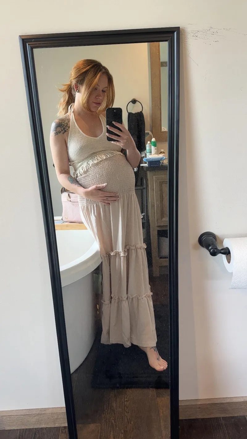 Thumbnail wildlymee's Nipple Reveal at 27 Weeks Pregnant | PregnantPetite