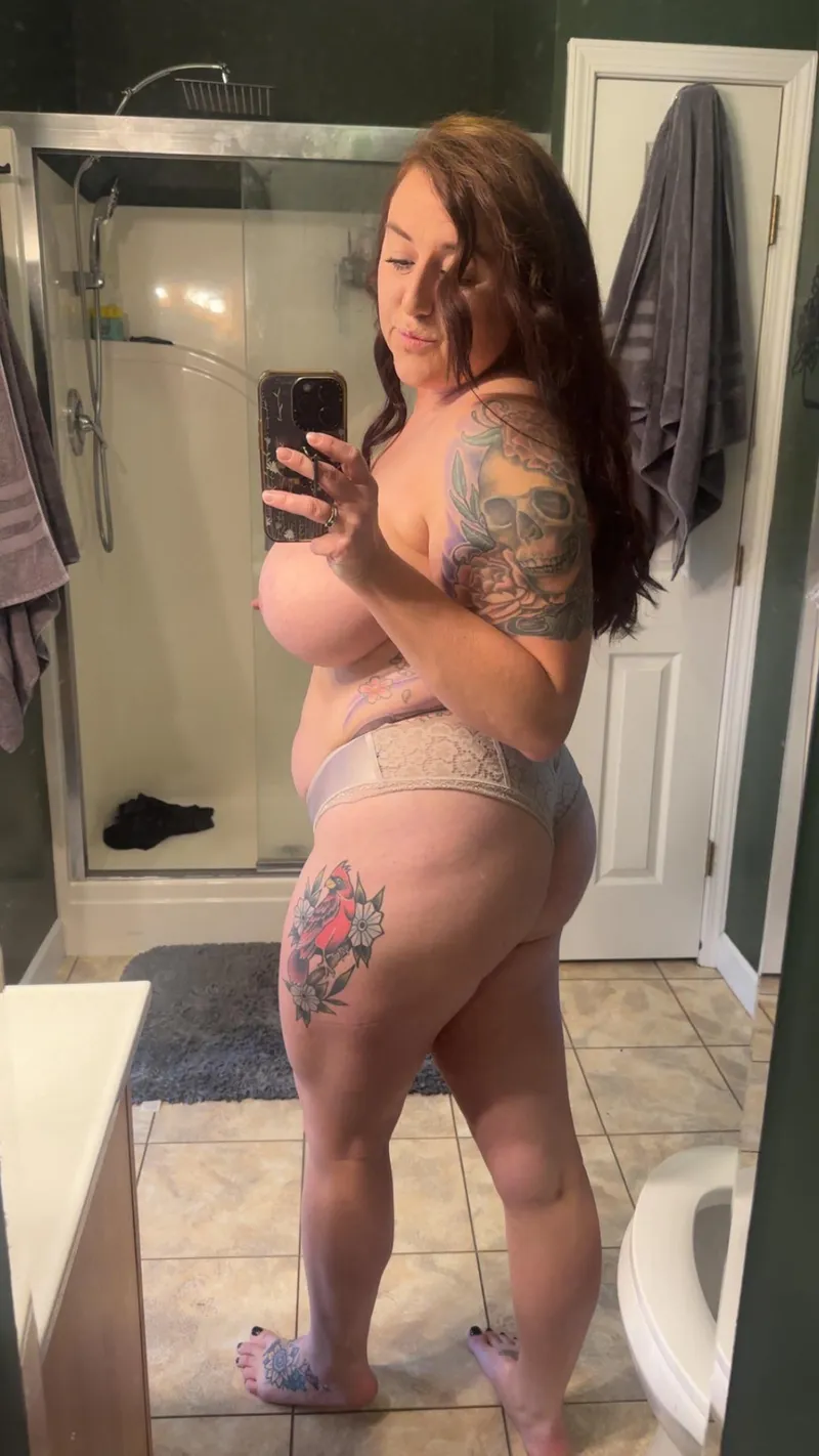 Thumbnail Hello Monday, Hello Chubby Delights: A Warm Chubby Welcome