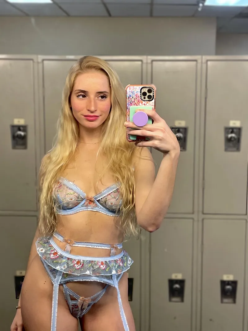 Thumbnail Submissiveprincessx's Worship for a Hard Cock