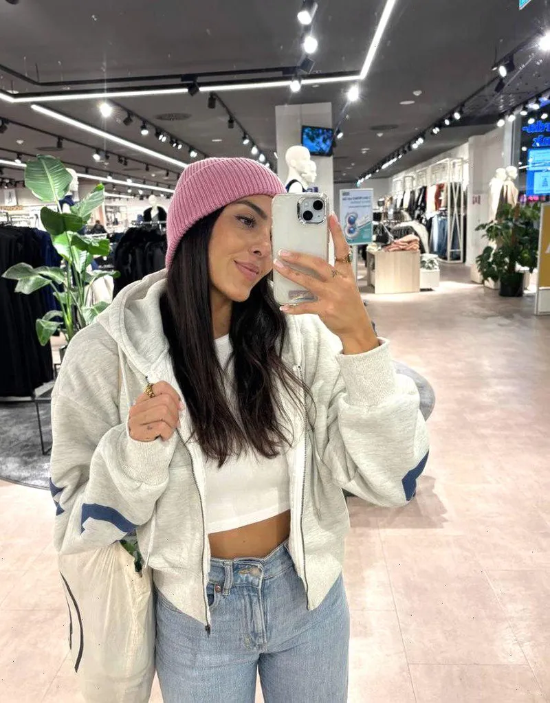 Thumbnail Elegance Personified: PrettyPetiteGirle's Graceful Style