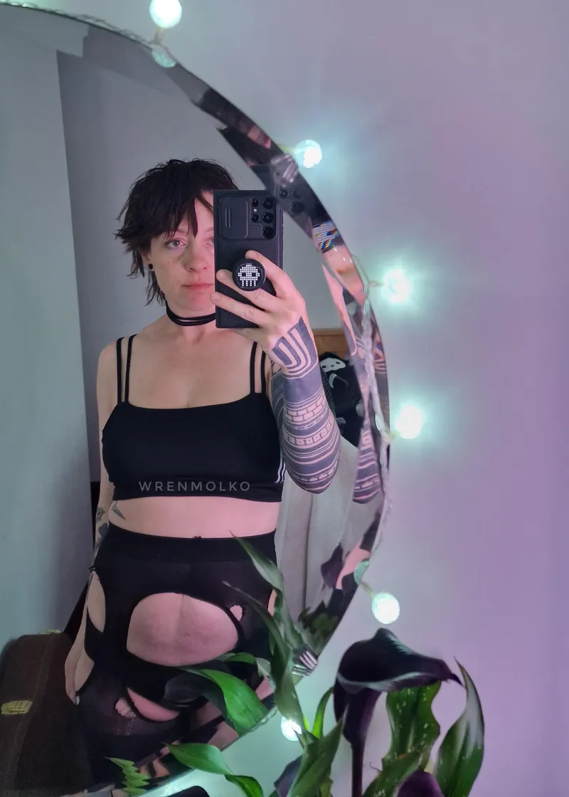 Thumbnail Embracing Alt Mommy: Mistermissus86 Explores the Milfie Universe