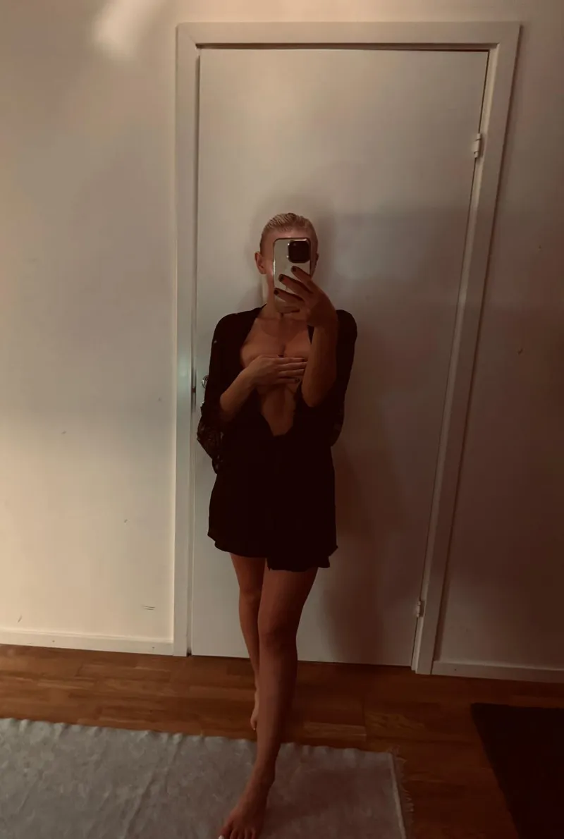 Thumbnail Thea-876 asks simply: Knulla? - A Tempting Swedish Proposition